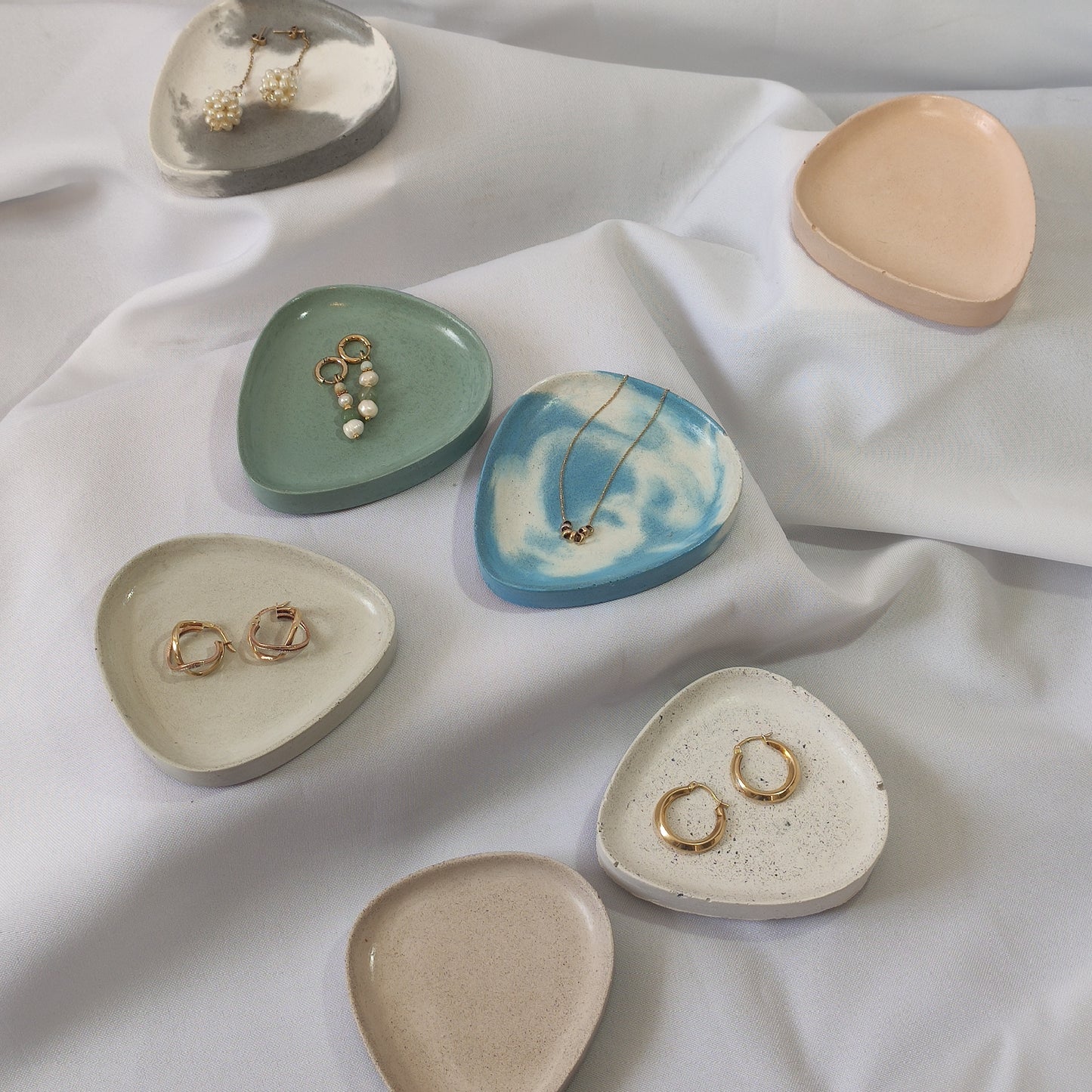 mini bandejas de concreto para joyería