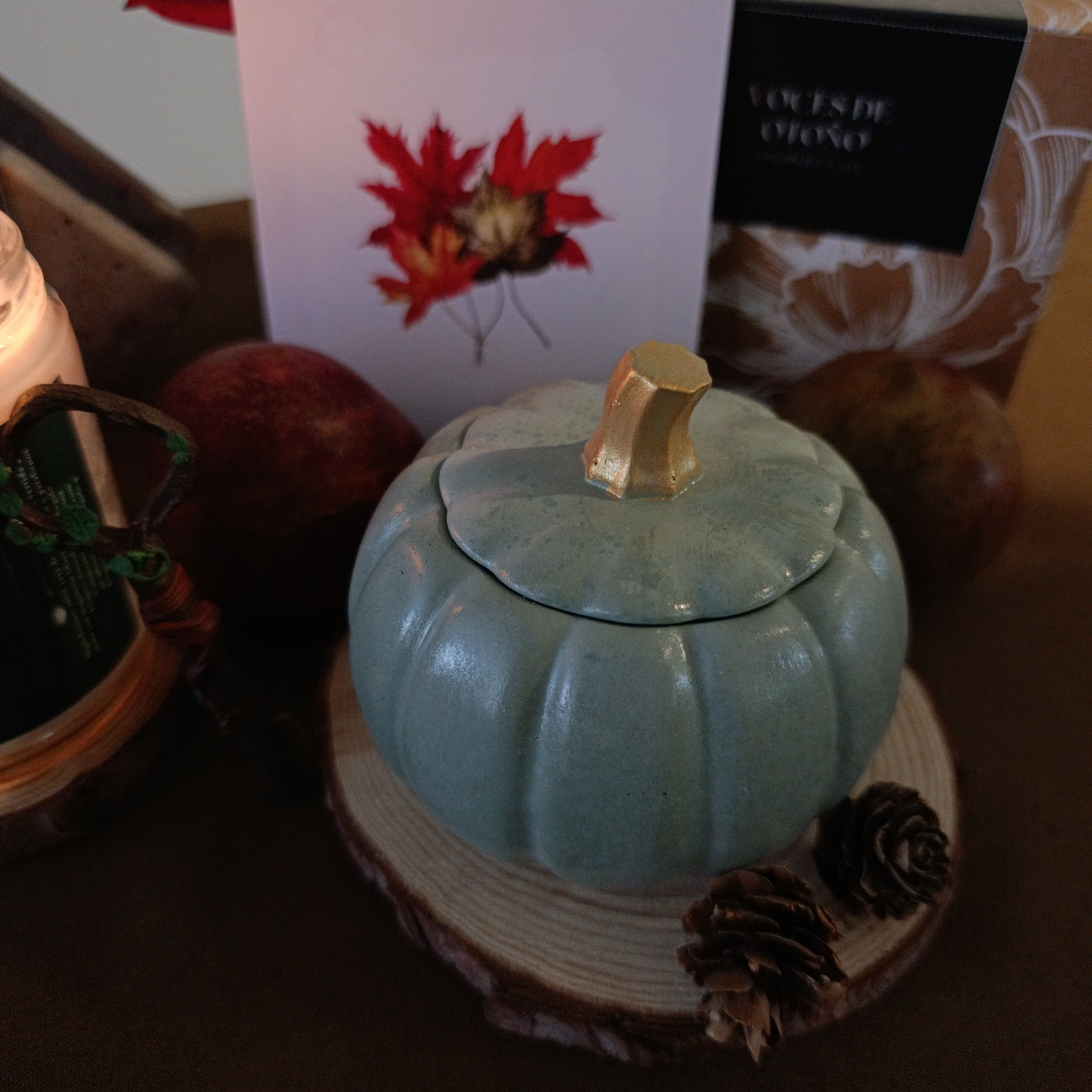 vela en forma de calabaza para decorar otoño