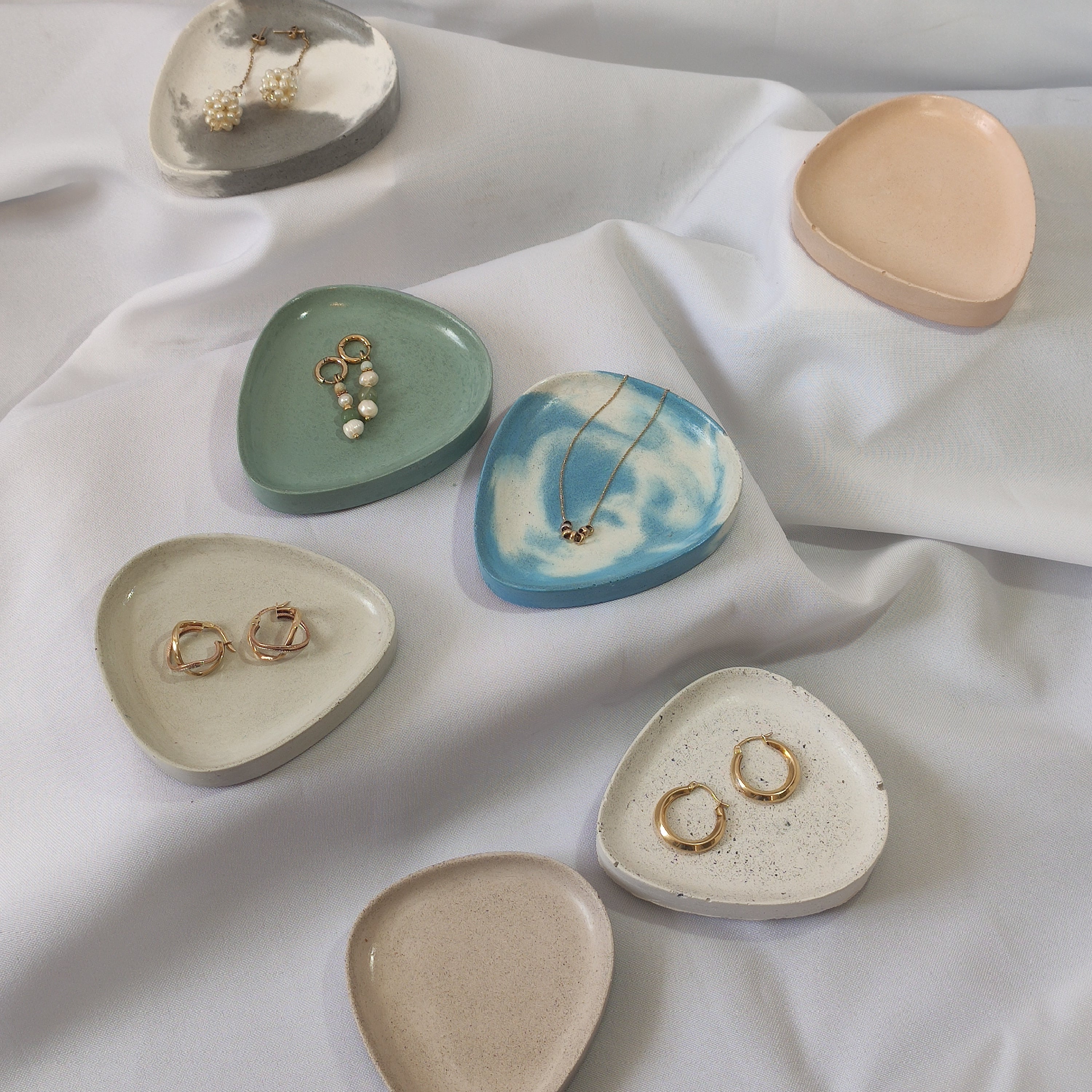 mini bandejas de concreto para joyería