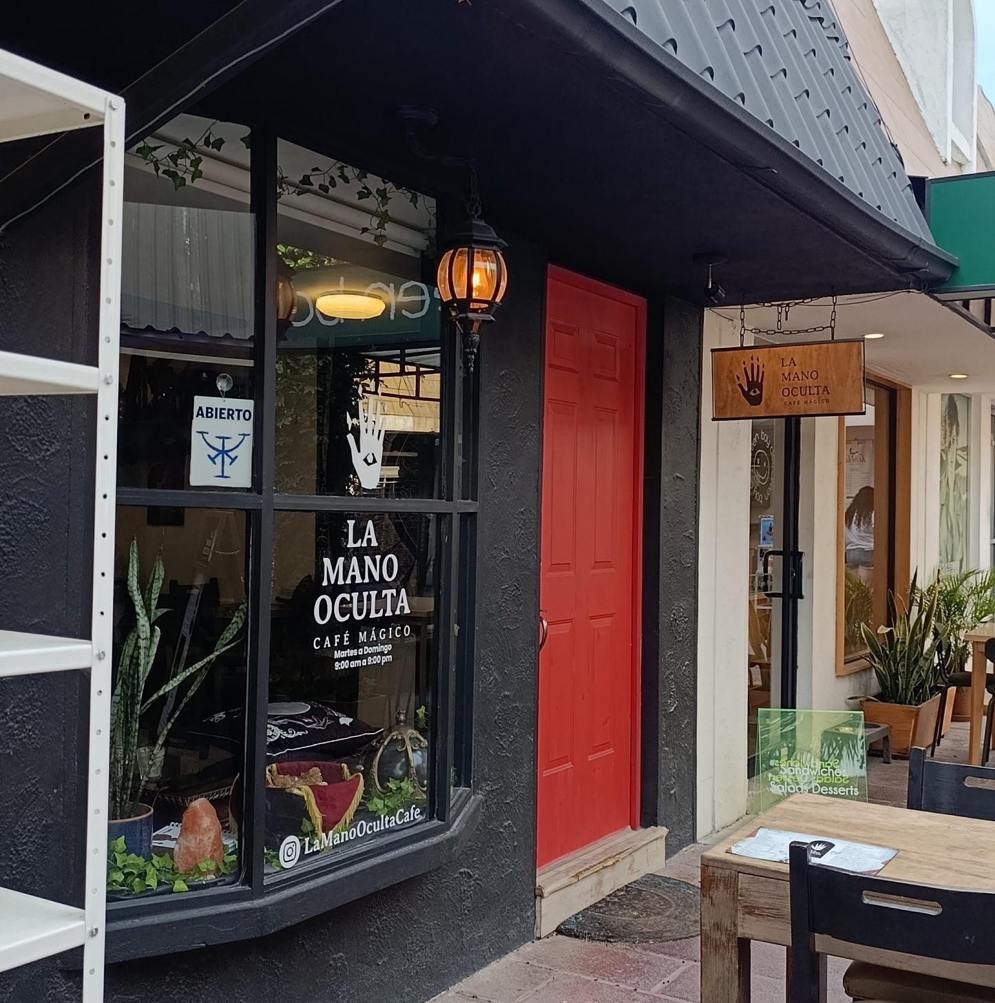café la mano oculta en Monterrey