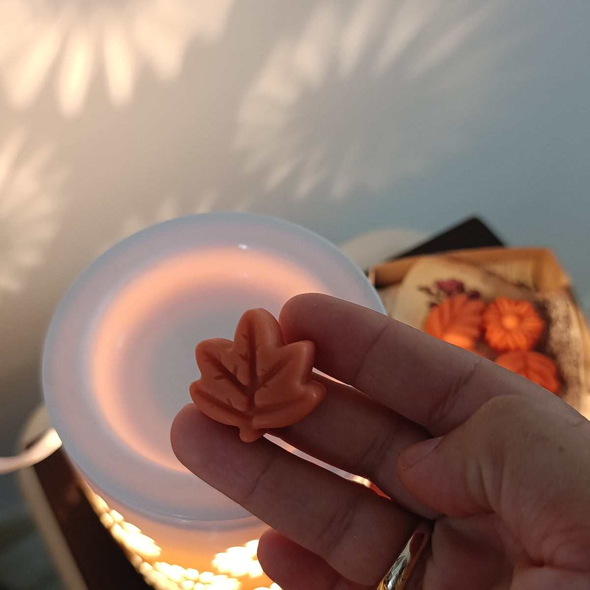 pastilla wax melt en forma de hoja otoño