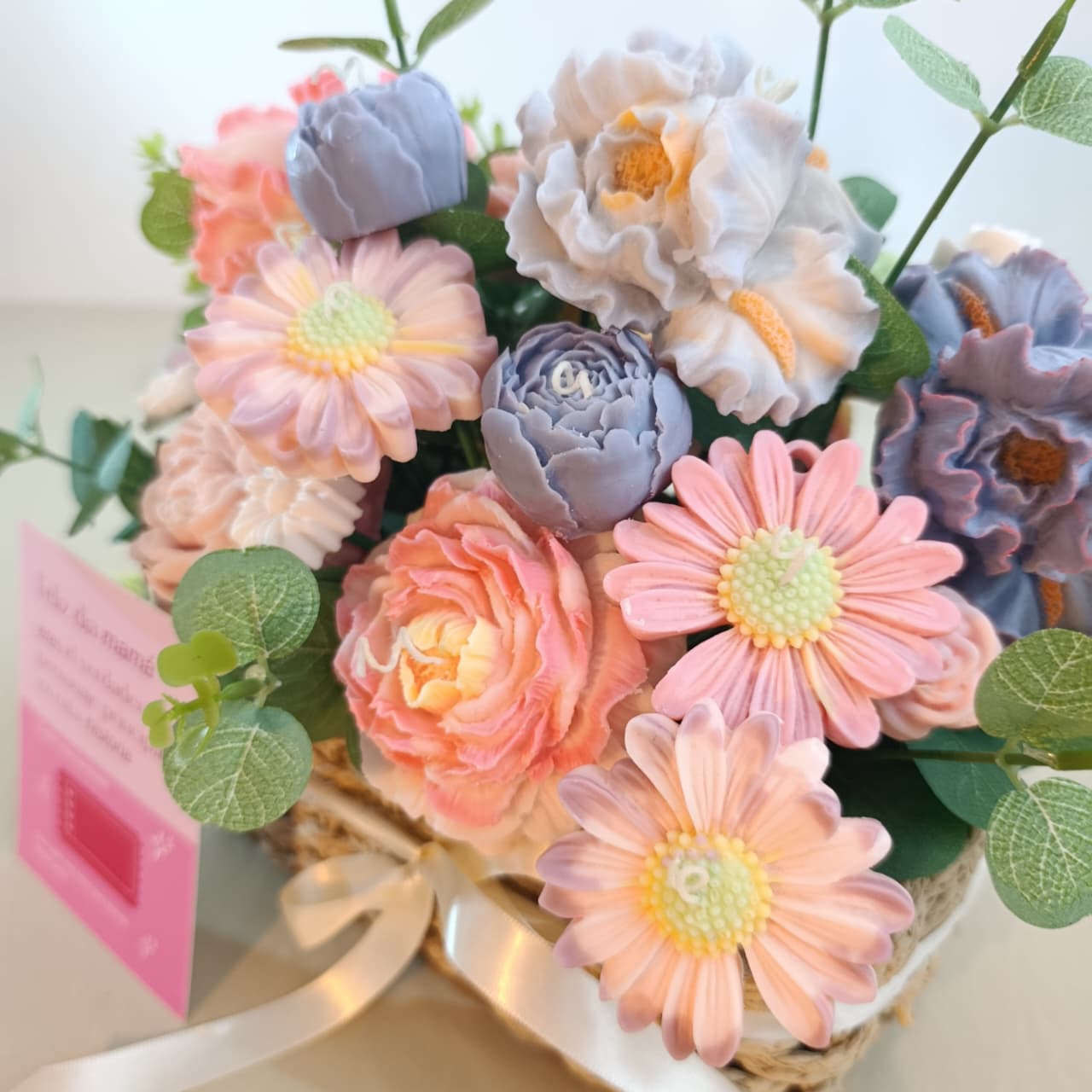 velas decorativas en forma de flor estilo realista