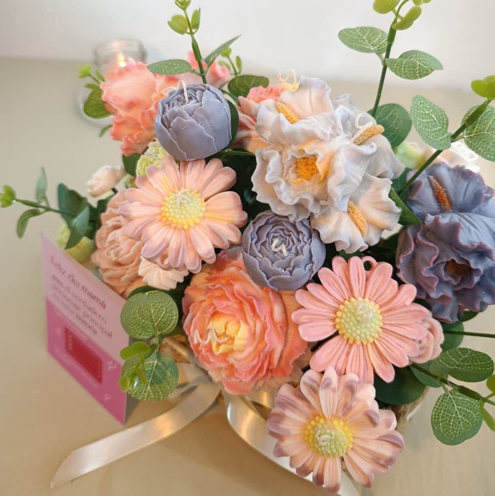 arreglo grande para regalo con hecho con velas decorativas y aromáticas