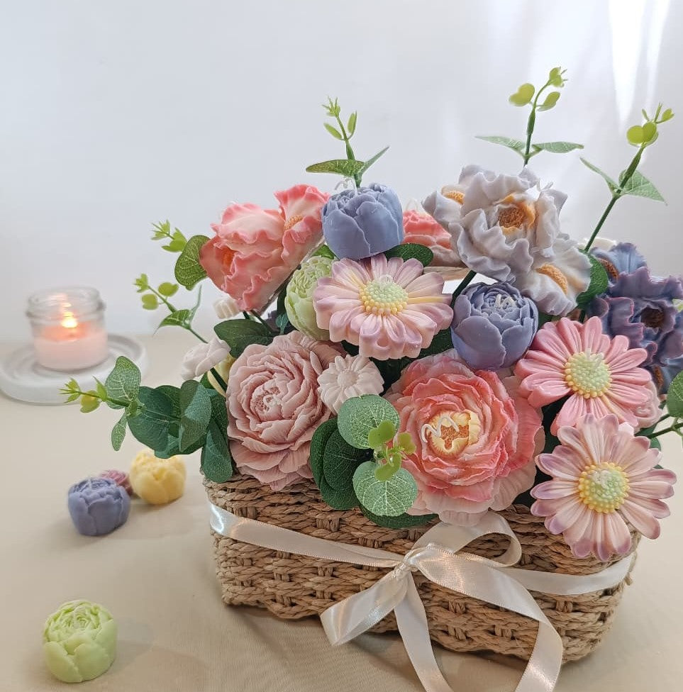 arreglo con velas decorativas en forma de flor